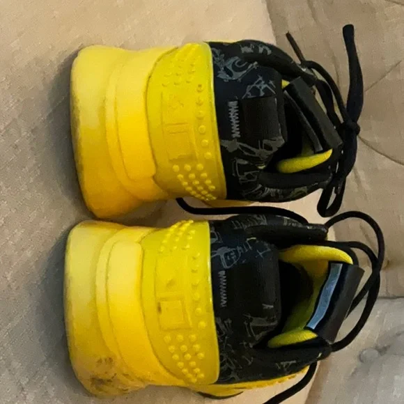 Adidas, size 6.5, black & yellow - Picture 4 of 8